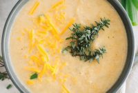 Golden Roasted Cauliflower Soup
